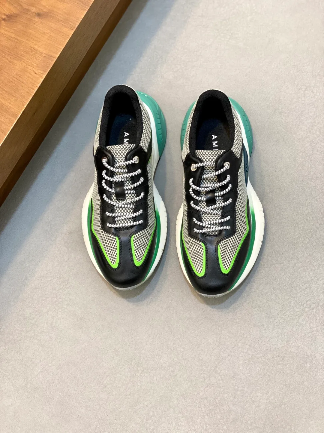 Men's shoes 💰740 AMIRI's new men's casual sports shoes, made of first-layer cowhide leather uppers and spliced ​​with original breathable mesh, rich in three-dimensionality, contrasting color design, simple style, fashionable and sporty, breathable mesh lining, original ultra-light outsole, a must-have item for daily leisure! Size: 38-45 (38, 45 customized)